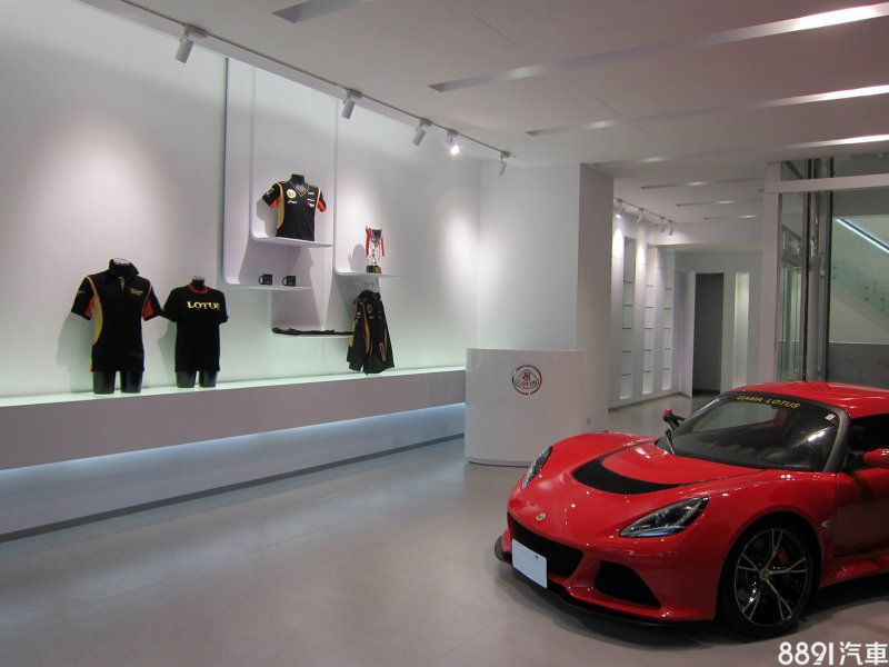 Gama Lotus內湖展示中心一樓，可展 示一輛Lotus跑車與原廠精品