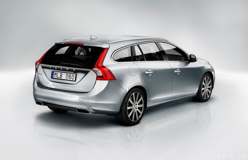 Volvo S60/ V60 T6 旗艦版將分別以 223 萬/ 233 萬元開始接單預售。