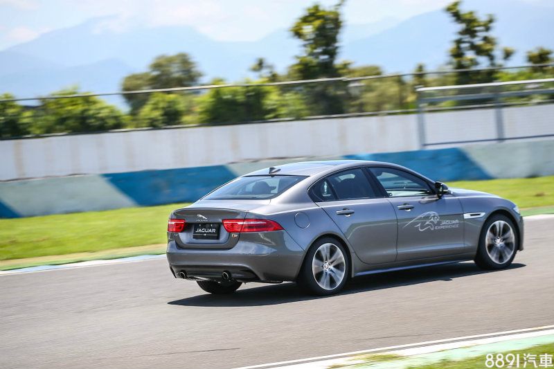 超乎帳面數據的加速感受，源源不斷的推進力，每個檔位都是過癮。