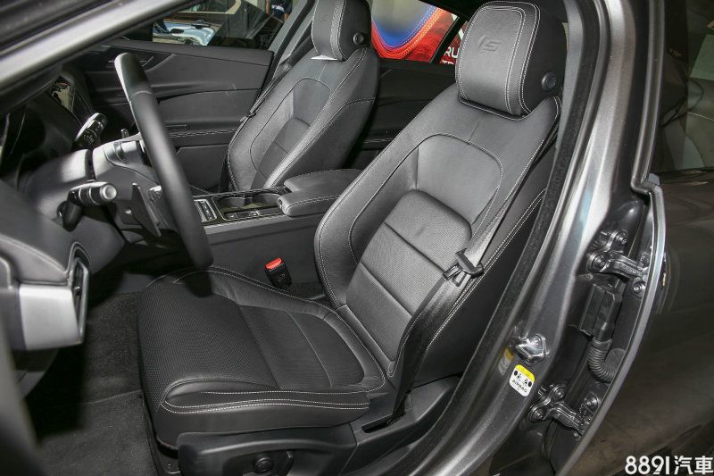 XE S配備跑車座椅。
