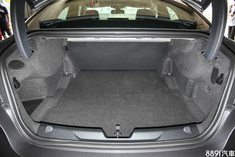 後廂容積為415公升。