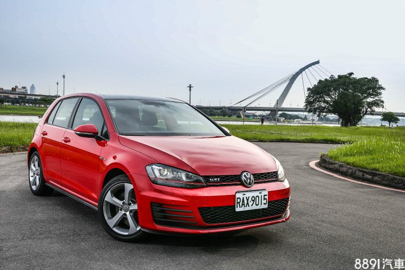 此次再次接觸Volkswagen Golf GTI,主要是其座艙內的顯示介面增加中文介面。 此次再次接觸Volkswagen Golf GTI,主要是其座艙內的顯示介面增加中文介面。
