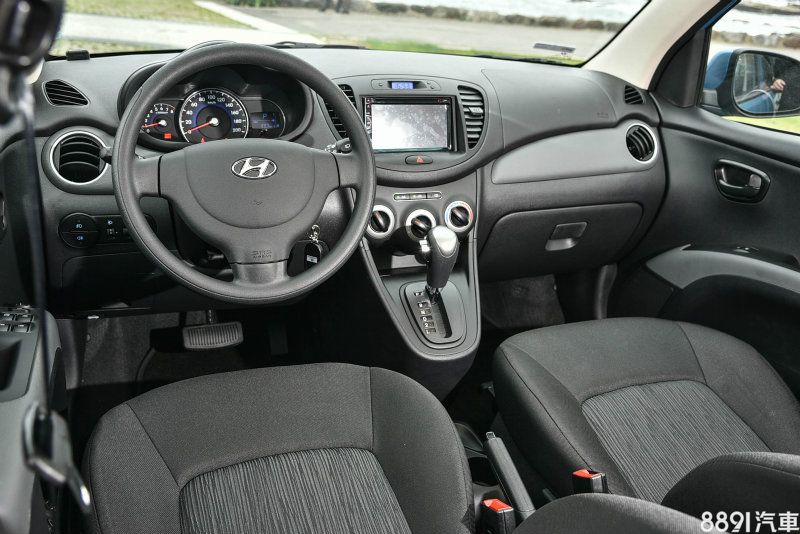 座艙設計與改款前大抵相同，主要升級為中控台影音系統的升級。