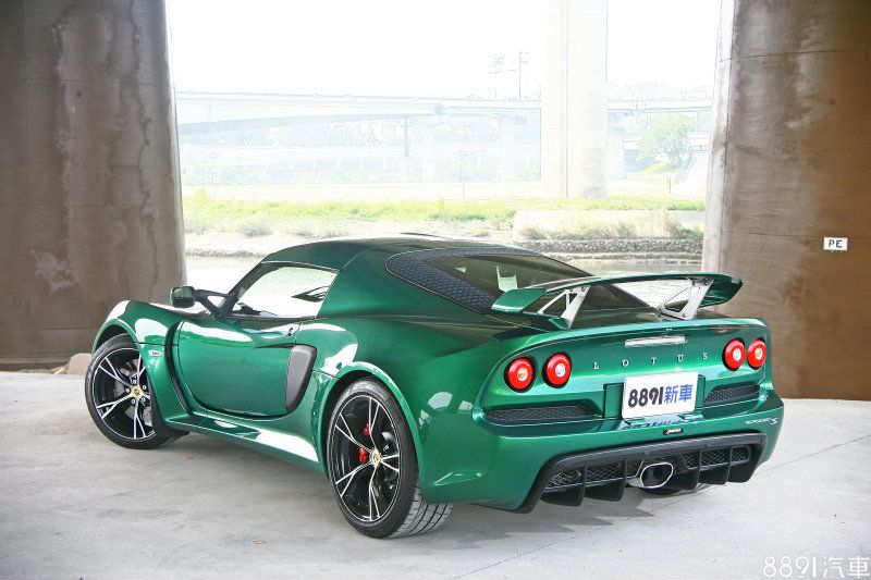 第三代車款將後半截車架重新設計，因此獲得更長的軸距與更寬的輪距。