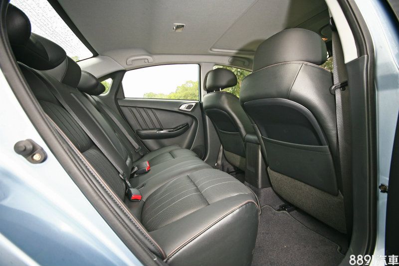 2720mm的軸距讓S5 Turbo Eco Hyper的後排空間頗為寬敞。