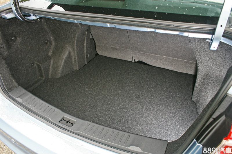 2720mm的軸距讓S5 Turbo Eco Hyper的後排空間頗為寬敞。