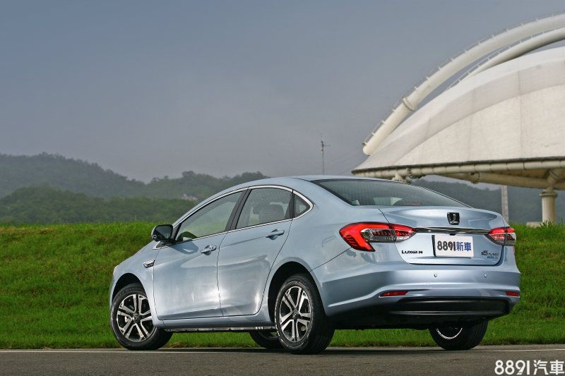 透過重新設計的車身外觀，S5 Turbo Eco Hyper就連車尾也更顯精神奕奕。