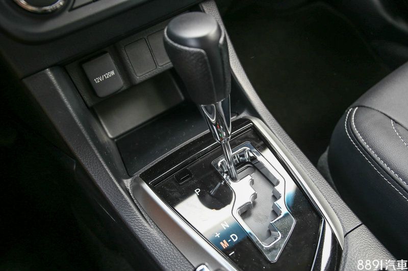 同樣配備Super CVT-i無段變速系統，提供綿密的加速感。