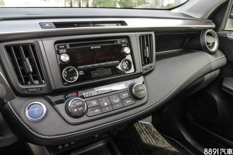 音響主機提供MP3、USB/AUX等格式讀取功能，搭配6支喇叭數。