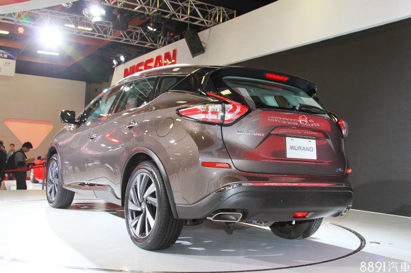 利用層次分明的鈑件線條，讓車長將近4.9米、體態並不輕盈的Murano，能有更為動感、年輕的視覺效果。