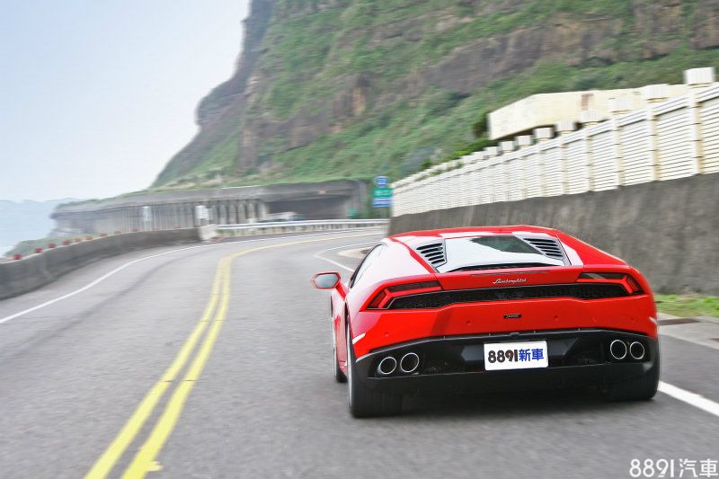 在Strada模式下，Huracan LP610-4也可以乖順而且溫柔。