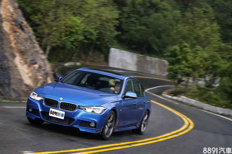 原廠數據顯示，330i M Sport可於5.8秒完成0-100km/h加速過程，不僅數據出色，若調整Sport模式，激動且激情的力道，說明330i M Sport搭載動力系統的特色，也再一次強調3系列與對手的差異。