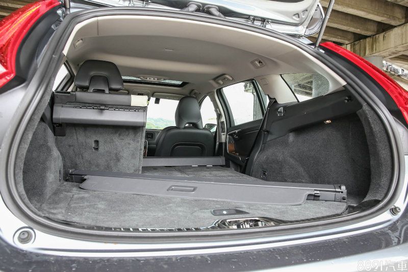 若將後座椅背打平，更可提升至1241公升表現。