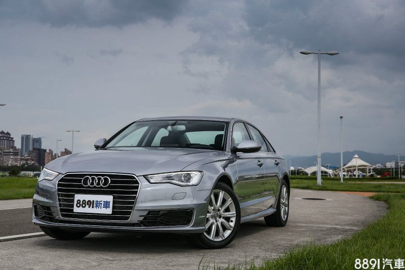 小改款後的Audi A6除了S6與RS6以外，僅提供兩種動力車型。