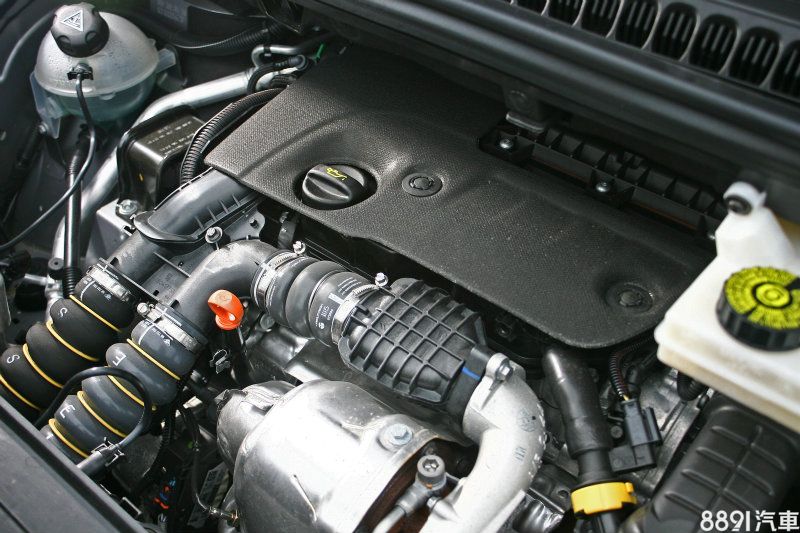 動力系統本體與e-HDi 1.6L一致，輸出則小幅提升至120匹。