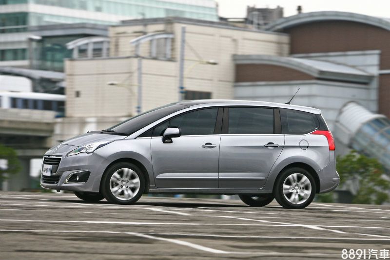 動力系統本體與e-HDi 1.6L一致，輸出則小幅提升至120匹。