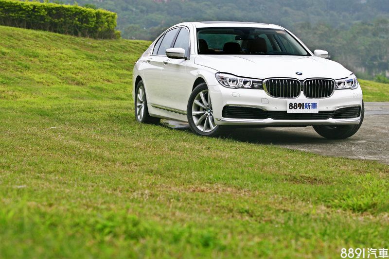 繼上次試駕740Li之後，這次我們體驗的是車系中較入門的730d。