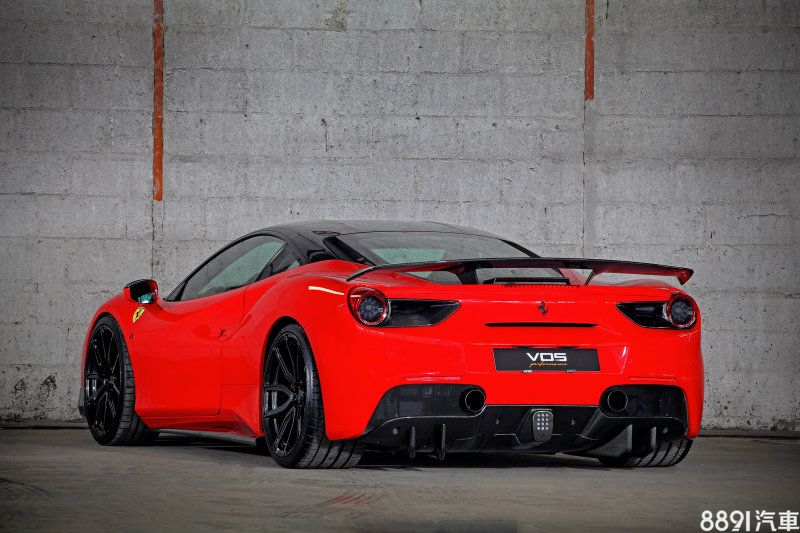 全新設計的前後碳纖維空力套件並加上特製的碳纖維大尾翼，透過德國VOS的改造，不僅外觀帥氣程度提升，連性能也大幅進化，堪稱488GTB性能版也不為過。