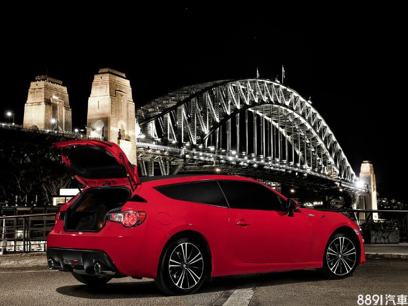 Shooting Brake 86車身後半部完全重新設計,擁有掀背尾門,尾燈則與市售86相同,而原廠並無釋出內裝後座照片。 Shooting Brake 86車身後半部完全重新設計,擁有掀背尾門,尾燈則與市售86相同,而原廠並無釋出內裝後座照片。