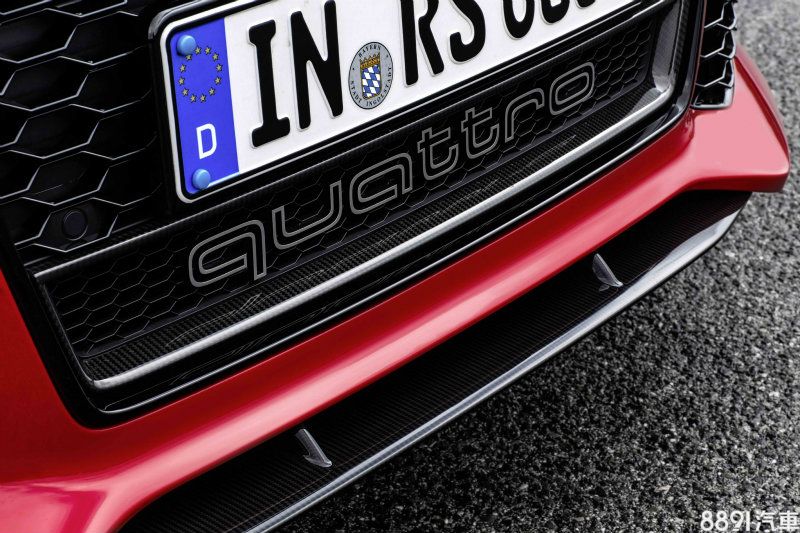 水箱護罩下方有大型「quattro」字樣，讓人可輕易識別出其身分。