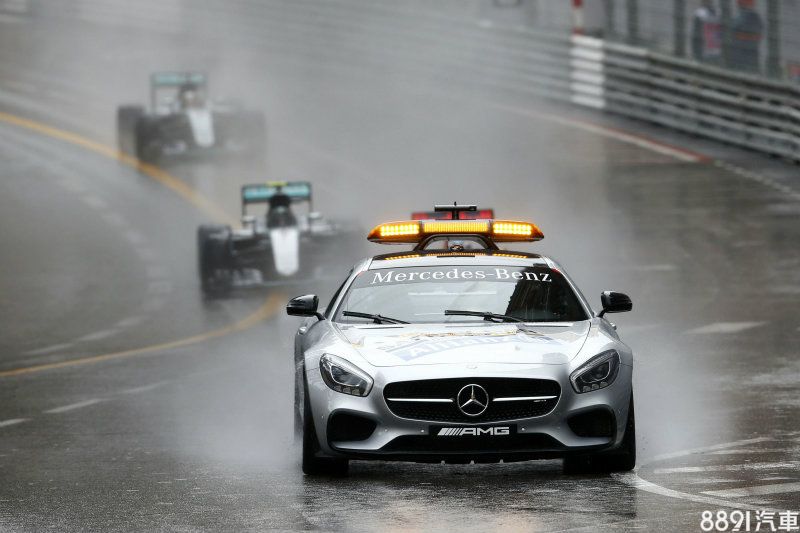 由Mercedes-AMG GT S擔任的Safety Car領跑七圈後，比賽在第八圈開始進行。