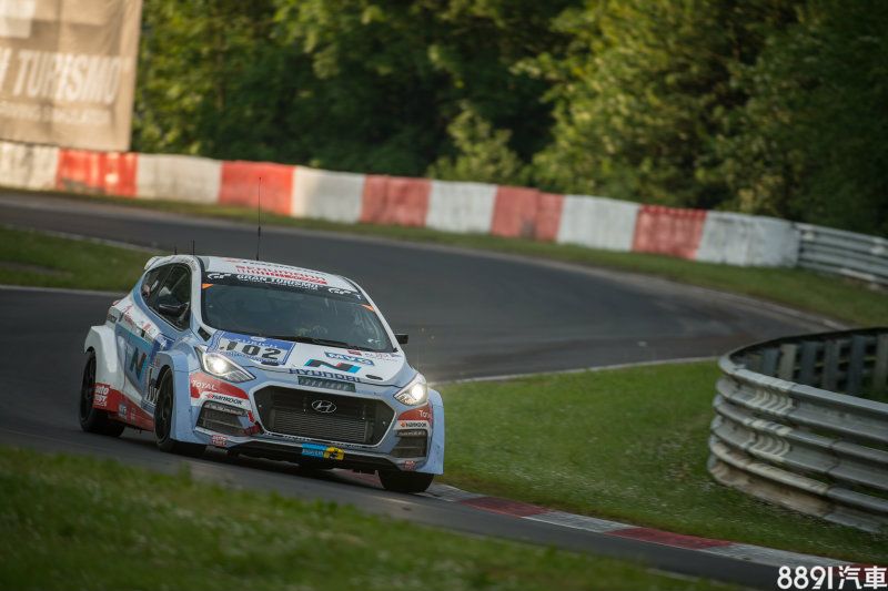 為了N系列的推出,Hyundai將i30植入2.0升渦輪引擎,並投入紐柏林耐久賽事,希望能累積開發經驗,讓之後N系列首作能一鳴驚人! 為了N系列的推出,Hyundai將i30植入2.0升渦輪引擎,並投入紐柏林耐久賽事,希望能累積開發經驗,讓之後N系列首作能一鳴驚人!