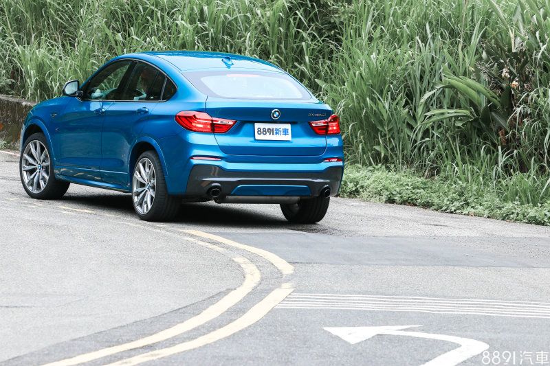 M Performance Automobiles車款的外觀，與一般車型選擇M套件差異不大，精隨在於動力與底盤提升，X4 M40i則因聲浪驚人，可以聽聲辨識其身分。