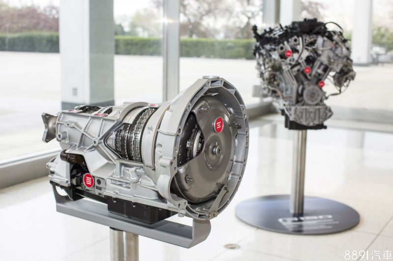 即將搭載於F150上的3.5升EcoBoost引擎與10速自排變速箱。