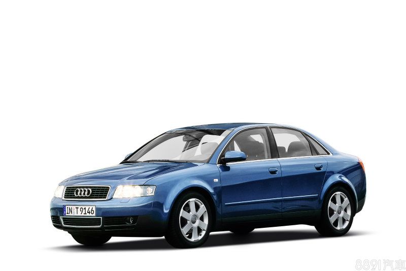 第二代A4（B6）採用全新的PL46底盤平台，包含多項部件與懸吊系統運用鋁合金材質打造，以提升輕量化與動態表現。此外標配了ESP動態穩定、BAS煞車輔助以及ABS系統，安全性配備在當時而言相當齊備。