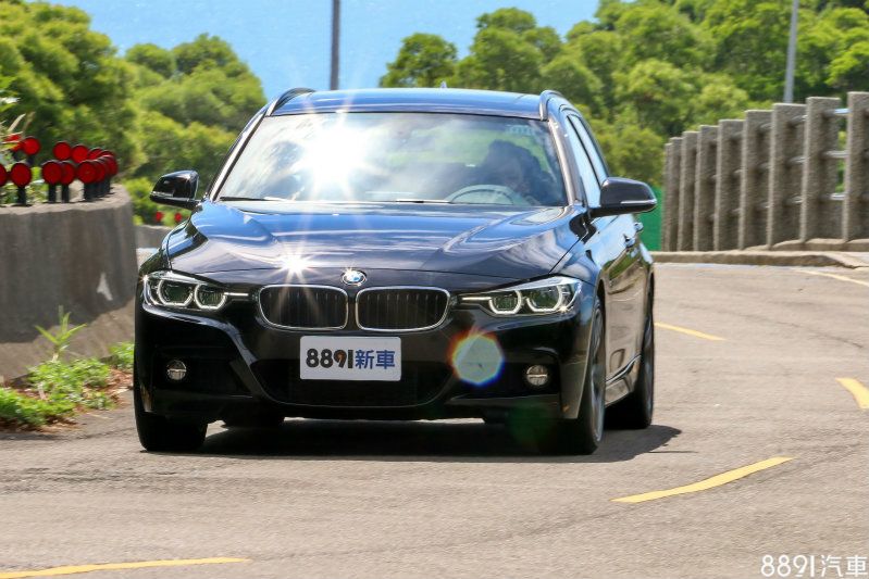 BMW的動態模式包含Eco、Comfort、Sport以及Sport+四種選擇，而之間的差異性一向都令人有感，車輛調性要文或武，均可依駕駛所需蛻變。