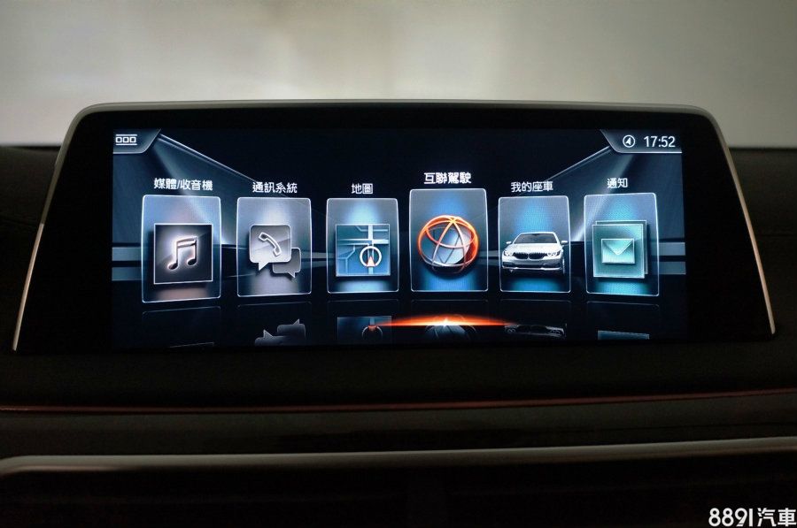 值得一提的是，在2017年式的430i以及440i Convertible，將標配iDrive 5.0系統，主要改成像7-Series的圖像式介面，雖未具備觸控或手勢操控，但新版本的ConnectedDrive互聯駕駛服務，可透過車輛內建的SIM卡，進行緊急求助、遠距售後服務、線上諮詢服務並提供多項應用程式功能。（圖為示意照片）