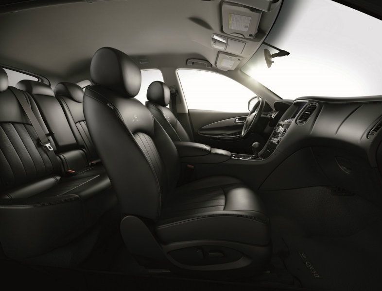 INFINITI QX50精緻人文的內裝設計營造出高質感的日式工藝氛圍。