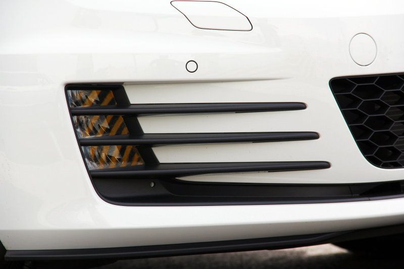 前氣壩兩旁猶如虎鬚的霧燈嵌座帶來深具侵略性的視覺效果。