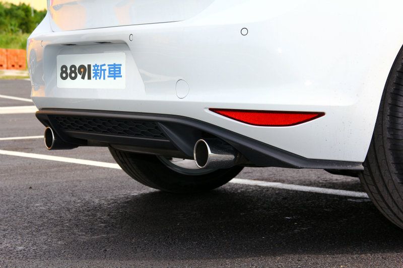 後保桿導入分流器的造型,不只美觀也更富性能感。