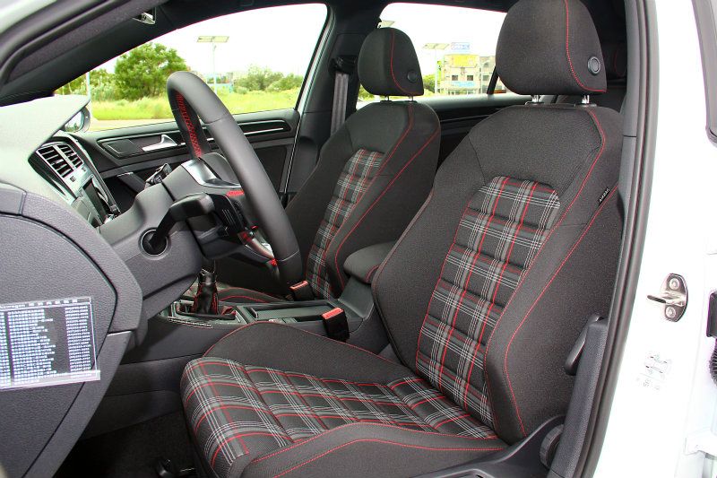 格紋座椅早已是Golg GTI必備的標準配備。