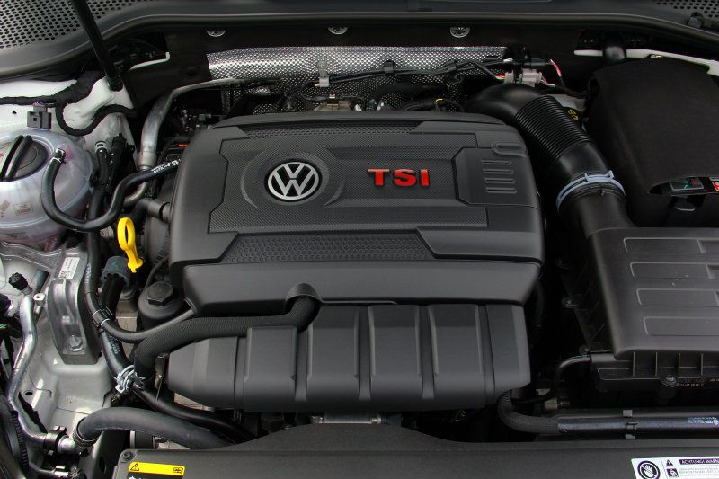 結合缸內直噴與MPI多點噴射的2.0 TSI引擎,可以輸出220hp的最大馬力。