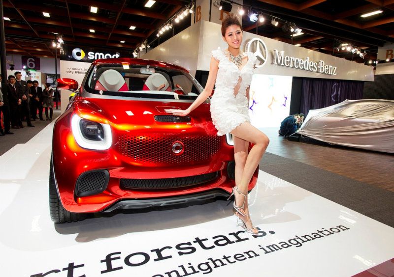 賴琳恩以活潑躍動的風格詮釋概念車smart forstars