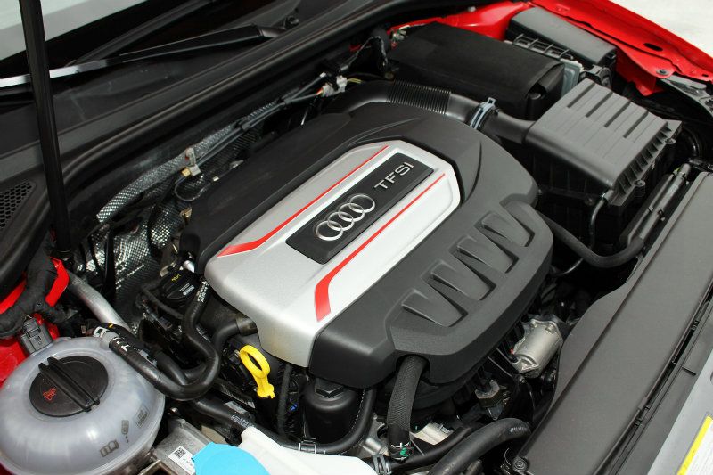 2.0 TFSI引擎輸出高達300hp，比起2004年Golf GTi 動力已是突飛猛進、不可同日而語。