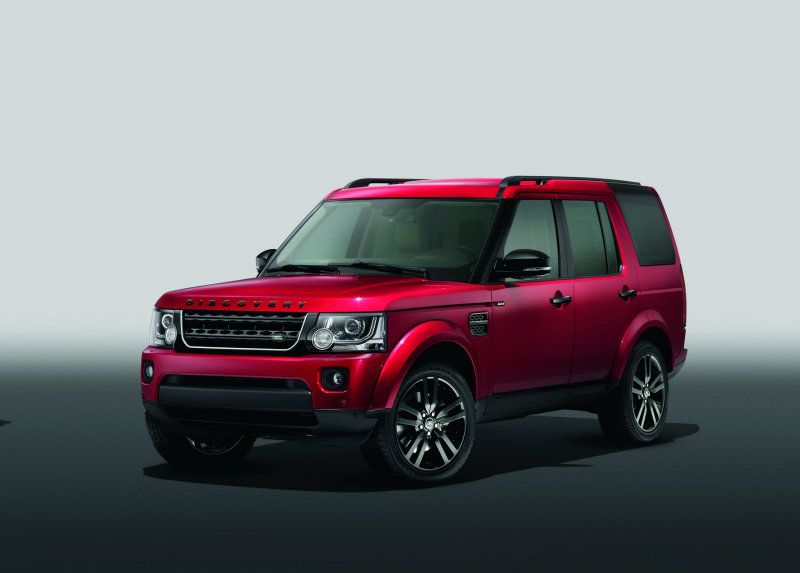 Land Rover台灣總代理九和汽車更提供全車系結合亮面黑水箱護罩及高亮銀週邊飾件、亮面黑車側鰭孔、亮面黑後視鏡、亮面黑前霧燈週邊飾件、黑色Discovery 徽飾以及20吋Style 510 亮面黑輪圈的Black Design專屬亮面黑塗裝外觀套件供選配。 Land Rover台灣總代理九和汽車更提供全車系結合亮面黑水箱護罩及高亮銀週邊飾件、亮面黑車側鰭孔、亮面黑後視鏡、亮面黑前霧燈週邊飾件、黑色Discovery 徽飾以及20吋Style 510 亮面黑輪圈的Black Design專屬亮面黑塗裝外觀套件供選配。