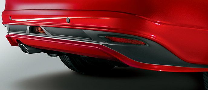 特地為U6 TURBO SPORTS+打造的專屬前、後空力套件，搭配流線側裙，造型及密合度極佳，加上專屬銘板與極富運動感的17吋雙彩炫風鋁圈，讓車身線條倍增活力！