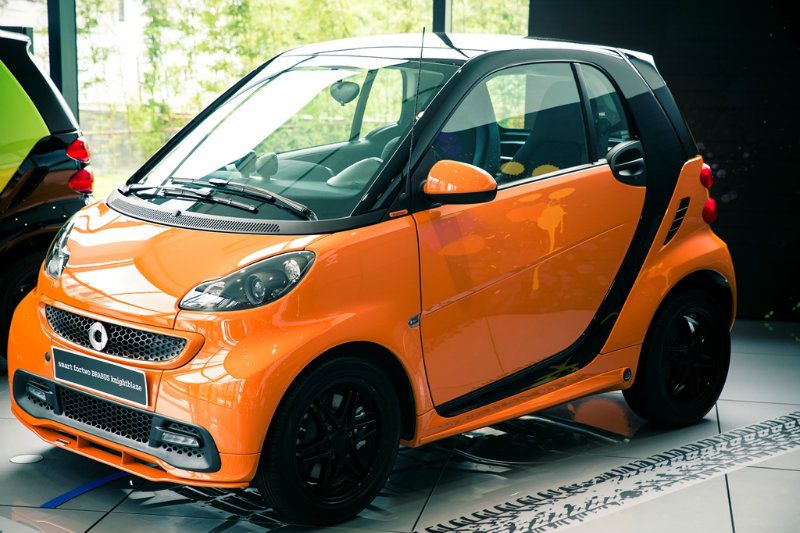 smart knightblaze 以亮橘車身搭配暗黑 tridion 化身火焰騎士