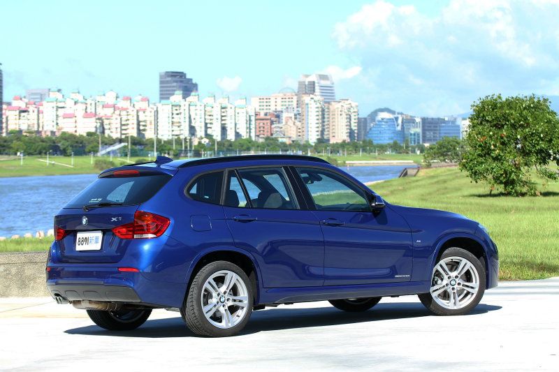 擁有M Sport Package空力套件加持過的外觀,這輛X1 sDrive20i顯得精神奕奕。 擁有M Sport Package空力套件加持過的外觀,這輛X1 sDrive20i顯得精神奕奕。