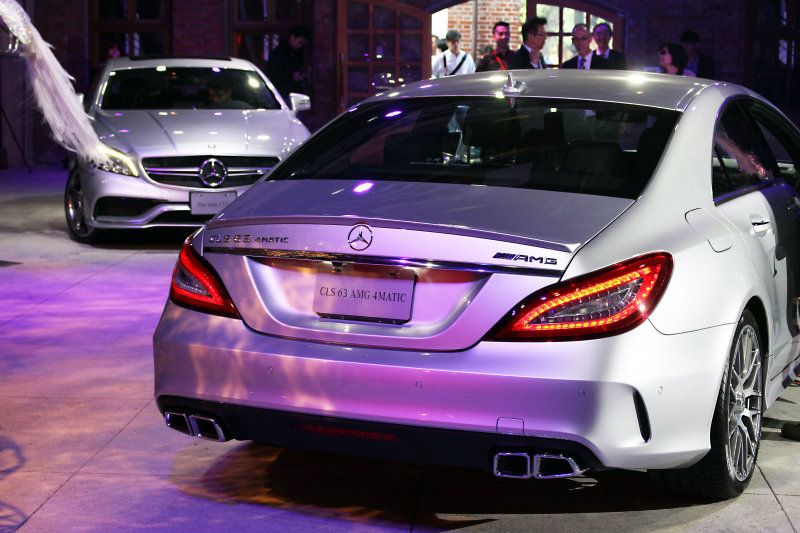 CLS 63 AMG 4MATIC Shooting Brake與CLS 63 AMG 4MATIC最大不同在於B柱以後的車身線條