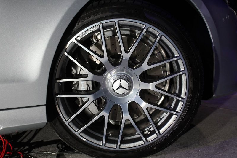 CLS 63 AMG 4MATIC選配了特殊的放射狀鋁圈