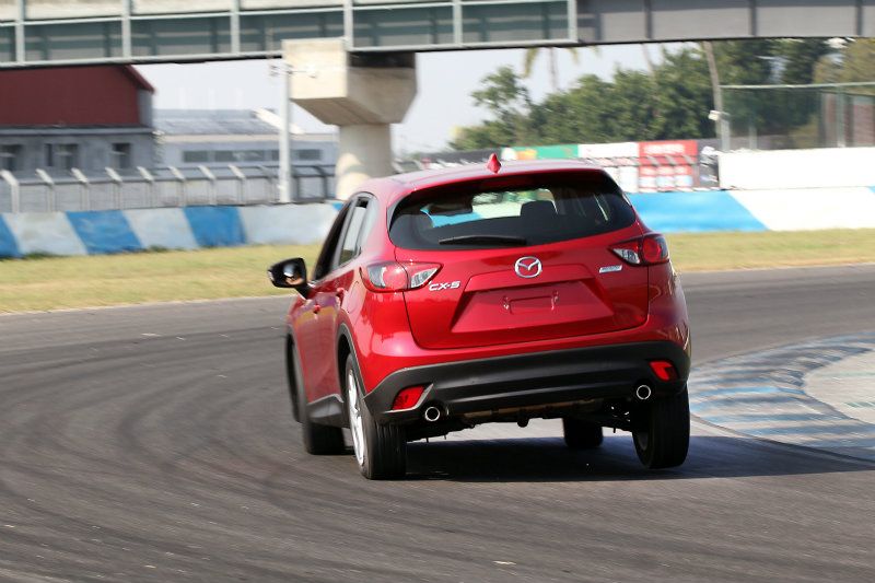 先駕駛前驅CX-5後再換手新款Mazda3立刻感受到彎中重心高低帶來的轉向差異以及側傾表現