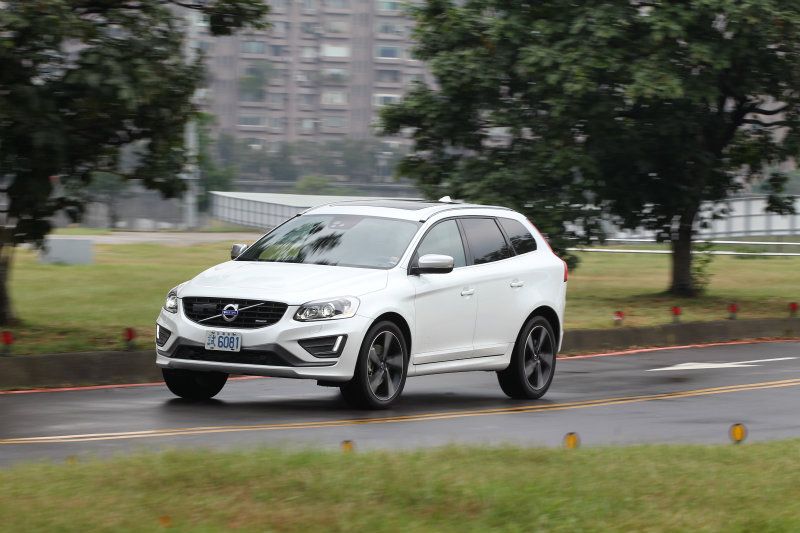 配上全新八速自排變速箱後,0-100km/h加速僅僅7.2秒。 配上全新八速自排變速箱後,0-100km/h加速僅僅7.2秒。