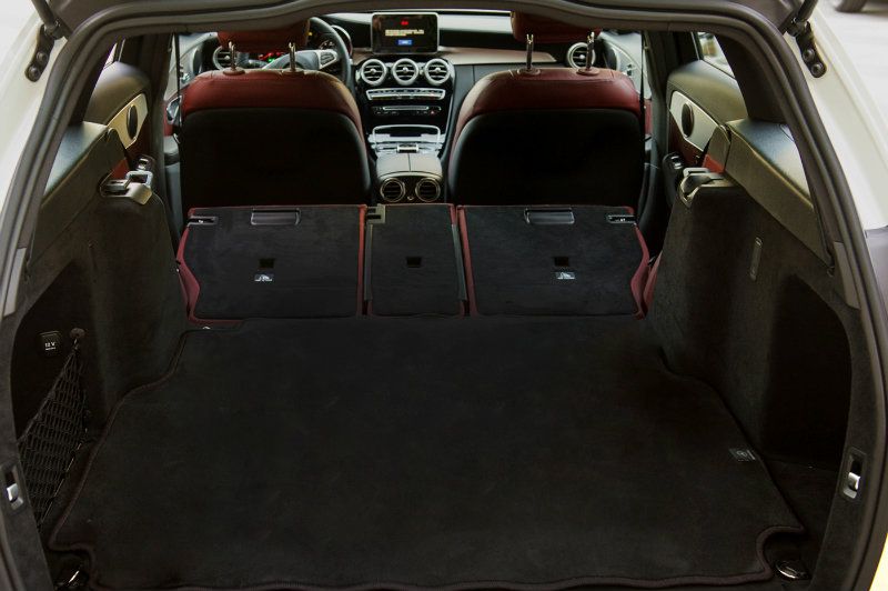 The new C-Class Estate擁有超過同級車款的後廂空間,最大可達1510公升的置物容積 The new C-Class Estate擁有超過同級車款的後廂空間,最大可達1510公升的置物容積