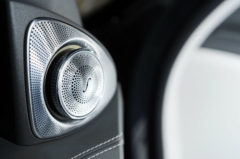 全車系標配Burmester® 高階 3D環繞音響，以24只高傳真喇叭營造如劇院般的極致聆聽享受