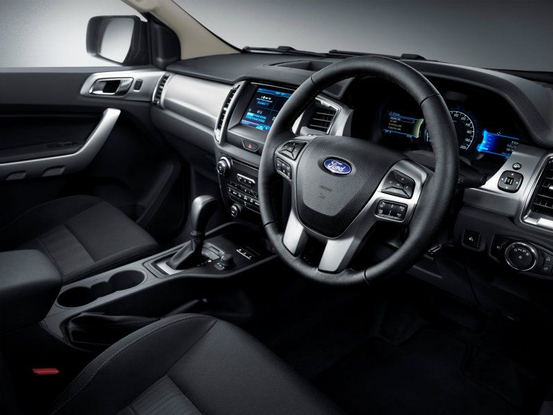 全新2015 Ford Ranger車艙設計亦展現革命性創新格局，更加著重舒適與現代感，讓駕駛與乘客皆可感受到房車等級的行車環境。