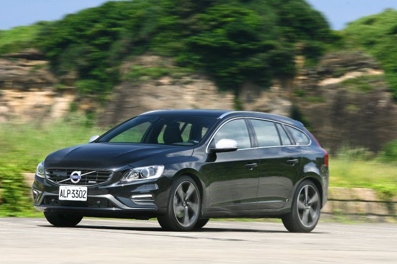 V60T6激烈駕控時仍多少呈現出轉向不足感受，但反過來說舒適性倒是相當不錯。